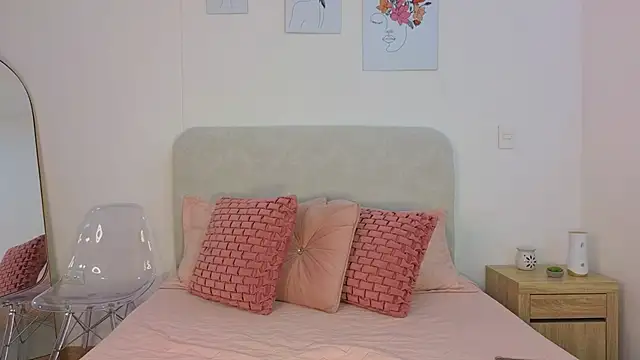 KristennBlue online show from December 20, 10:18 am