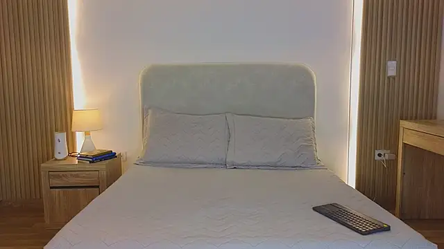 KristennBlue online show from March 26, 12:03 pm