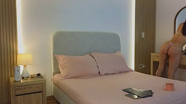 KristennBlue online show from March 6, 2:45 pm