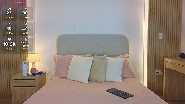 Snapshot of KristennBlue chatting on June 6, 5:18 pm KristennBlue online show from June 6, 5:18 pm
