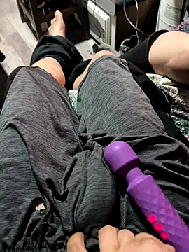 Snapshot of Followthepiper chatting on November 3, 4:07 am Followthepiper online show from November 3, 4:07 am