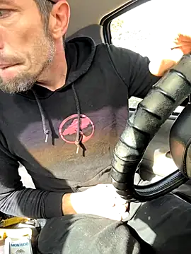 Snapshot of Followthepiper chatting on October 27, 8:10 pm Followthepiper online show from October 27, 8:10 pm