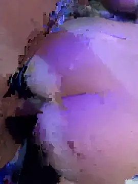 Snapshot of Followthepiper chatting on November 28, 2:23 am Followthepiper online show from November 28, 2:23 am