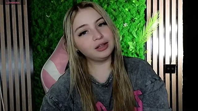 shy blondiee online show from October 29, 11:03 pm