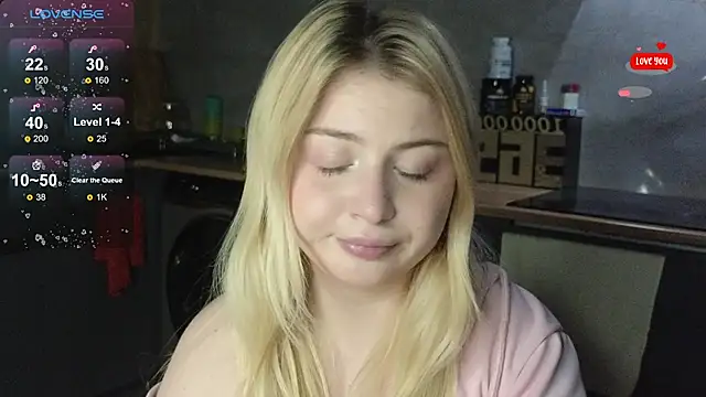 Snapshot of shy_blondiee chatting on May 28, 10:04 pm shy blondiee online show from May 28, 10:04 pm
