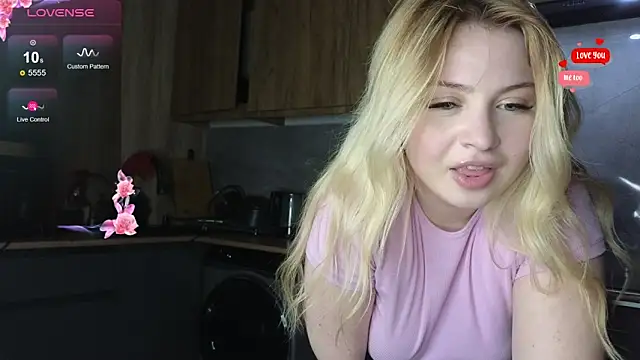 shy blondiee online show from April 4, 9:10 pm