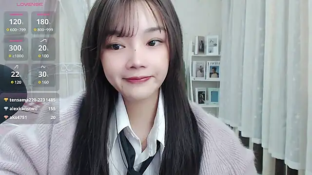 Snapshot of Jenny-Z chatting on March 4, 5:11 am Jenny-Z online show from March 4, 5:11 am