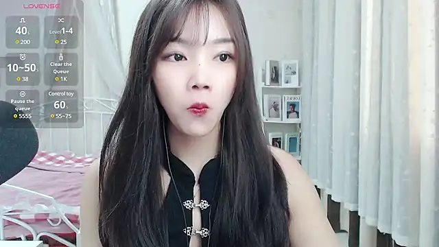 Snapshot of Jenny-Z chatting on February 27, 2:14 am Jenny-Z online show from February 27, 2:14 am
