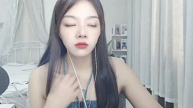 Snapshot of Jenny-Z chatting on June 30, 1:38 am Jenny-Z online show from June 30, 1:38 am