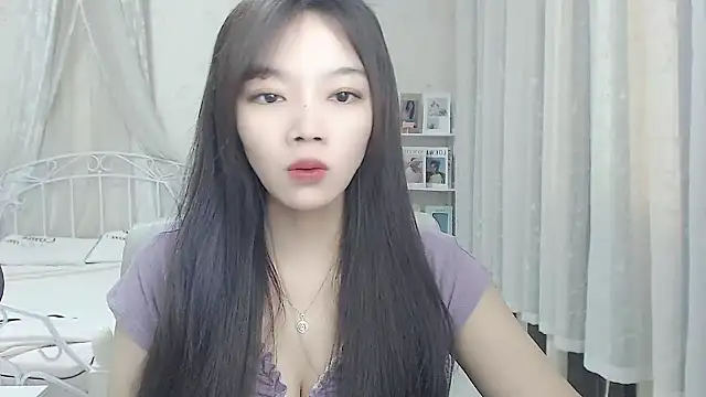 Snapshot of Jenny-Z chatting on October 14, 1:39 am Jenny-Z online show from October 14, 1:39 am