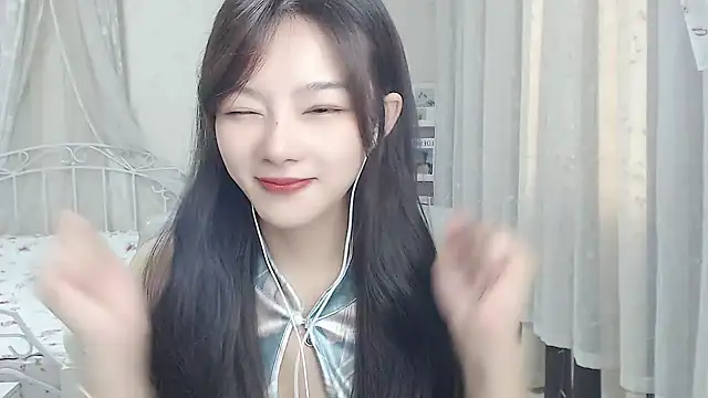 Snapshot of Jenny-Z chatting on May 28, 1:46 am Jenny-Z online show from May 28, 1:46 am