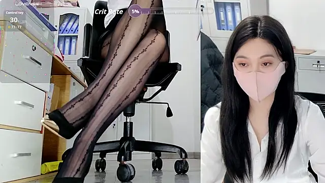 Snapshot of -DIO-DIO- chatting on December 1, 11:44 am -DIO-DIO- online show from December 1, 11:44 am