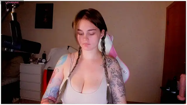 Snapshot of AnnaRoading chatting on December 11, 8:50 pm AnnaRoading online show from December 11, 8:50 pm