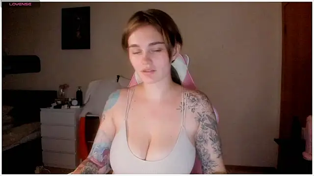 Snapshot of AnnaRoading chatting on December 10, 6:38 pm AnnaRoading online show from December 10, 6:38 pm