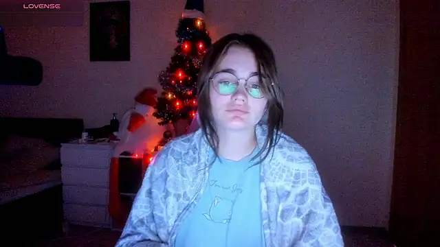 Snapshot of AnnaRoading chatting on December 30, 7:42 pm AnnaRoading online show from December 30, 7:42 pm