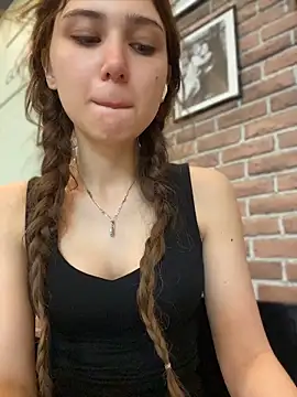 QuitieLia online show from May 14, 7:49 am
