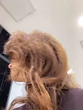 QuitieLia online show from November 4, 2:21 pm