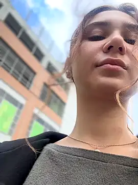 QuitieLia online show from October 25, 8:13 am