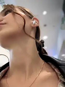 QuitieLia online show from October 8, 2:40 pm