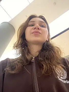 QuitieLia online show from March 15, 8:21 am