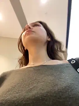 QuitieLia online show from February 16, 1:21 pm