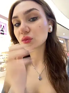 QuitieLia online show from March 31, 7:32 am