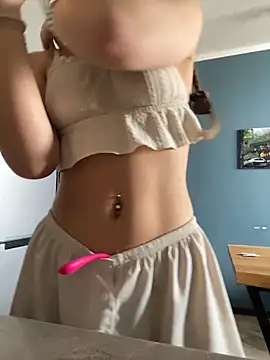 QuitieLia online show from May 26, 7:17 am