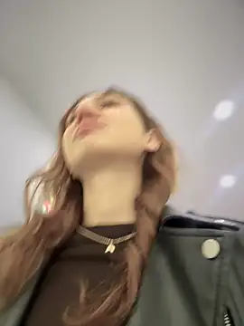 QuitieLia online show from October 3, 8:27 am