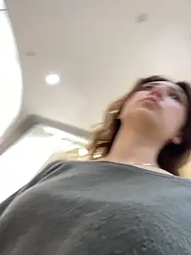 QuitieLia online show from February 1, 8:23 am