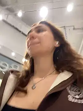 QuitieLia online show from March 28, 7:20 am