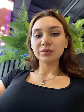 QuitieLia online show from April 20, 8:06 am