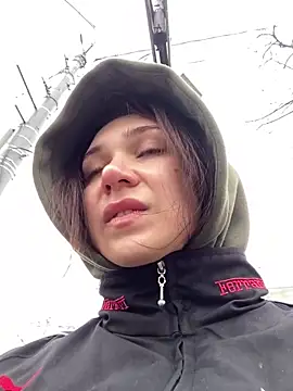 QuitieLia online show from January 19, 8:29 am