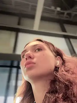 QuitieLia online show from September 9, 9:08 am