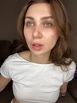 QuitieLia online show from March 23, 7:19 am