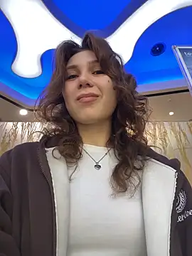 QuitieLia online show from February 26, 8:14 am