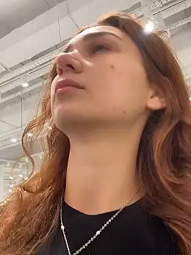 QuitieLia online show from December 3, 8:25 am