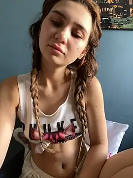 QuitieLia online show from June 24, 7:18 am