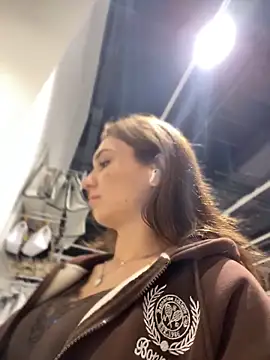 QuitieLia online show from April 22, 1:18 pm