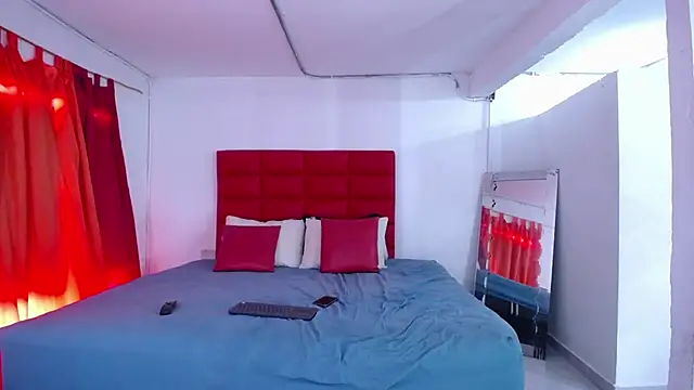 LyonGallego  online show from April 3, 10:05 pm