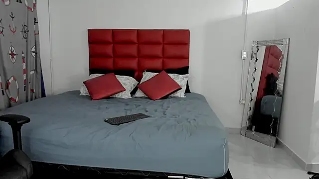 LyonGallego  online show from September 18, 8:17 am