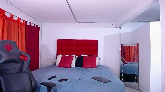 LyonGallego  online show from February 25, 1:50 am