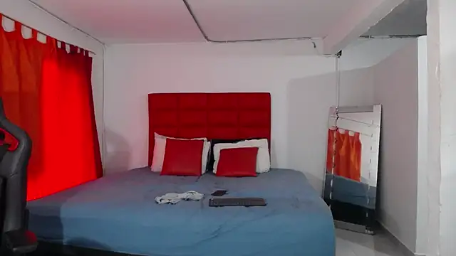 LyonGallego  online show from January 11, 12:45 pm