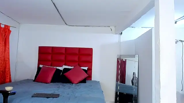 LyonGallego  online show from November 14, 10:19 am