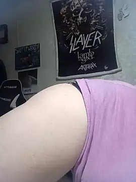 Snapshot of katybell1 chatting on January 17, 12:31 am katybell1 online show from January 17, 12:31 am