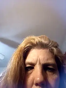 Snapshot of katybell1 chatting on March 4, 11:11 pm katybell1 online show from March 4, 11:11 pm