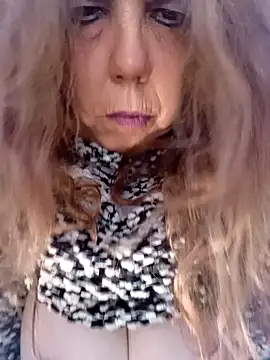 Snapshot of katybell1 chatting on February 25, 3:20 pm katybell1 online show from February 25, 3:20 pm