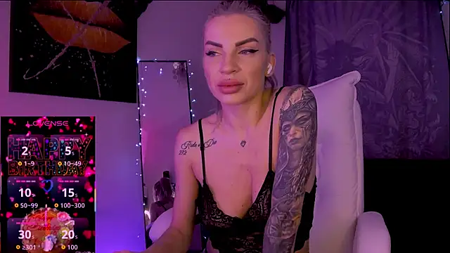 Snapshot of LusciousAlice chatting on May 5, 9:51 pm LusciousAlice online show from May 5, 9:51 pm