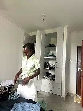 petiteebony 81 online show from March 19, 6:35 am