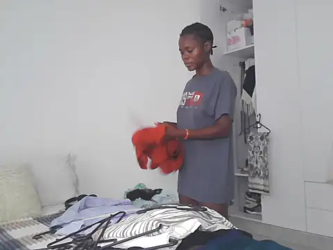 petiteebony 81 online show from October 24, 5:06 am