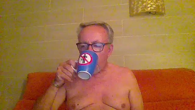 Snapshot of tuggy59 chatting on June 25, 4:43 am tuggy59 online show from June 25, 4:43 am